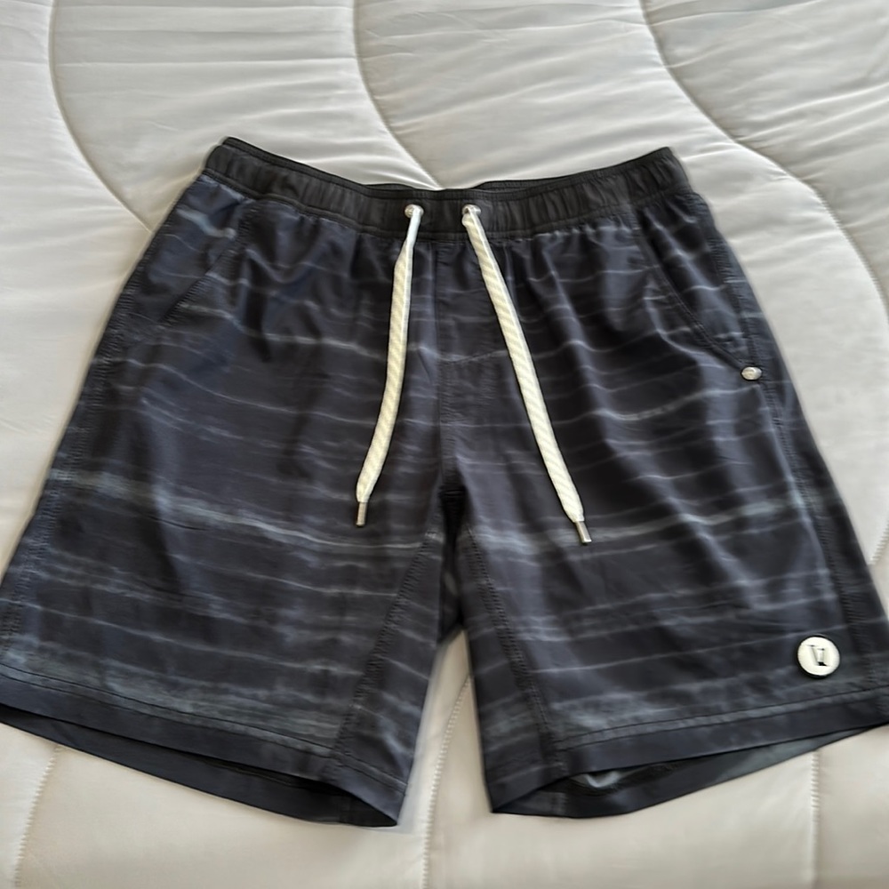 Vuori Shorts (NEW with liner)